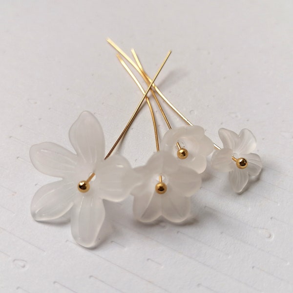 White acrylic flowers | 40 floral beads | bridal and tiara making