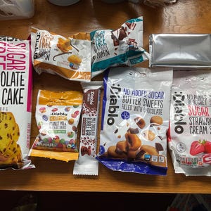 Vaderdagcadeau Grote, luxe suikervrije cadeaumand Samengestelde selectie heerlijke cake 500 gram muffins chocolade een GRATIS VADERDAGkaart