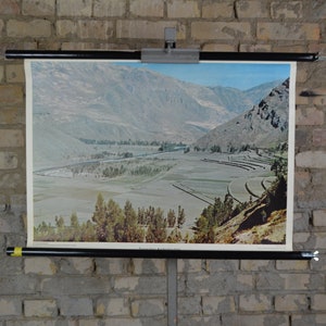 Andes High Valley, Ecuador: Originales Vintage-Bildungsplakat aus den 1960er Jahren aus Deutschland zum Aufrollen, Schulwandtafel, Fotodruck, Südamerika, Chile