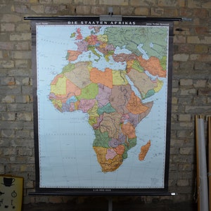 Grande carte murale de l’Afrique : original vintage des années 1980 école d’affiche éducative allemande roll down chart print Géographie Pays du continent 1987