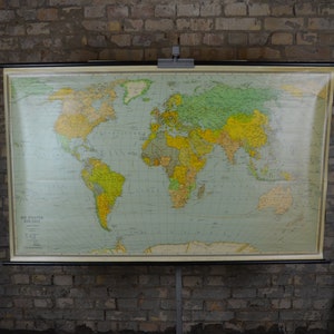 Mapa del mundo de aulas grandes antiguas: original vintage 1950s Cartel de la escuela educativa alemana Gráfico de pared desplegable Geografía condición desgastada