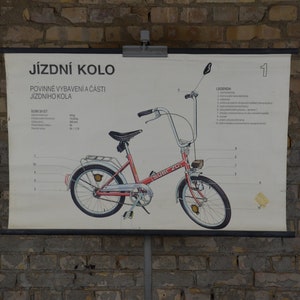 Das Fahrrad, Kinderfahrrad: original vintage 1980er Jahre Tschechische Schulwandkarte Lehrkarte Lehrkarte Illustration Fahrrad Fahren Roll-Down-Druck retro