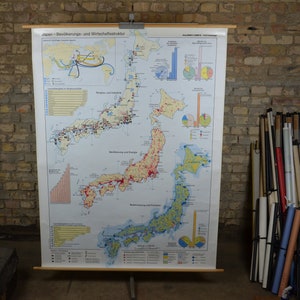 Große Vintage Landkarte Japan, 1980er Jahre Klassenzimmer Karte: original Deutsche Topographie Poster Roll down Schulwandkarte Geographie Asien Demografie