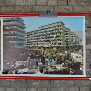 Modernist Wohnblocks in Hong Kong, HK: 1960er Jahre Deutsches Schul Plakat Wandkarte Kowloon