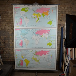 Enorme mappa del mondo della classe vintage: originale 1970 Poster scolastico tedesco rotolare giù grafico muro alleanze militari NATO Patto di Varsavia