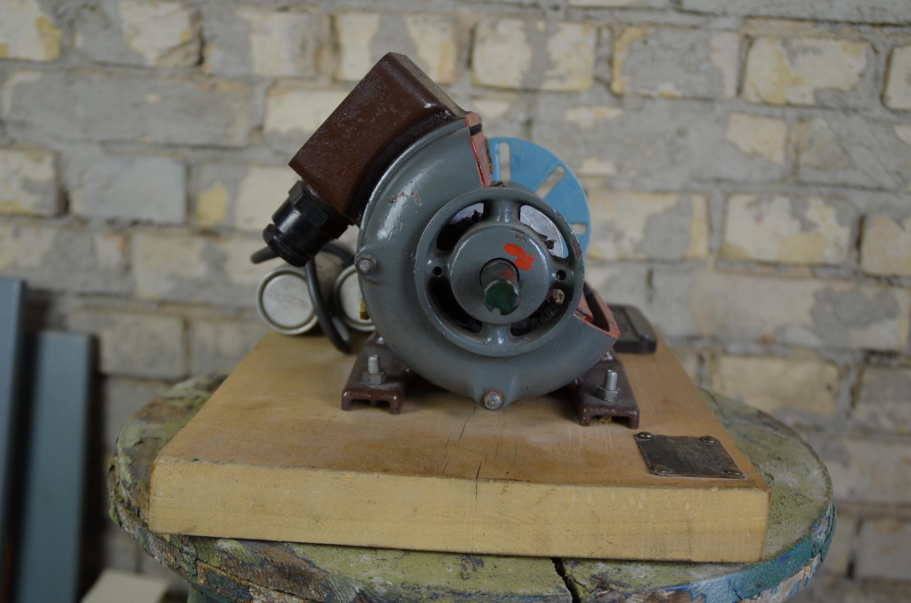 schoolmodel Elektromotor en condensatoren, vintage opengewerkt model: origineel antiek  schoolmodel uit de jaren 50, Tsjechische klas technische school,  leerhulpmiddel - Etsy Nederland