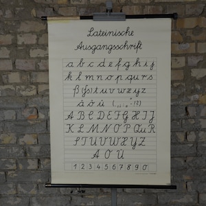 Alfabeto corsivo, lingua tedesca, lettere: originale vintage 1950 piccola scuola wall chart poster educativo rotolare giù ortografia tipografia