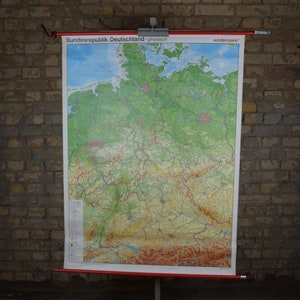 Grande mappa topografica della Germania del 1990: originale vintage 1990s manifesto educativo tedesco cartellone scolastico carta da parati rotolo in classe stampa Europa