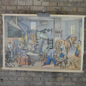 Laboratorio del fabbro, maniscalco: poster da parete della scuola educativa austriaca originale vintage degli anni '50, strumenti in ferro e metallo della metà del secolo, martello, incudine