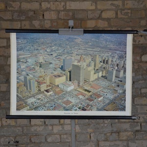 Houston, Texas, Texas: 1970er Jahre Schulwandkarte, 1970er Jahre Poster, Roll Down Poster aus den USA, Luftaufnahme der Skyline von Southwest