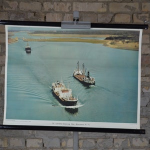 St. Lawrence Fluss, Massena N.Y. New York: Original Vintage 1960er Lehrposter Schulwandkarte Roll down Druck Frachtschiffe