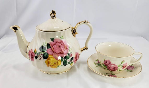 Vintage/antique Johnson Brothers - Old English (H) Pink Cabbage