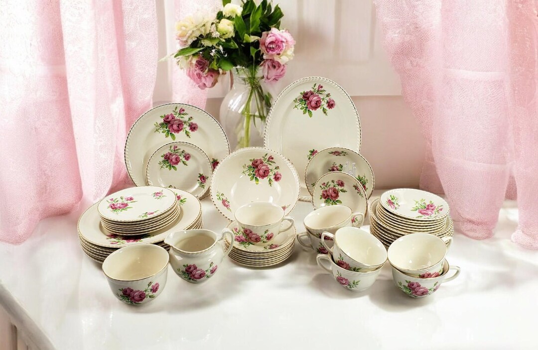 Vintage/antique Johnson Brothers - Old English (H) Pink Cabbage