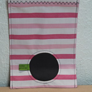 May include: Pink and white striped fabric bag with a black circle cutout and a green label that says "Dodos Gabonds".