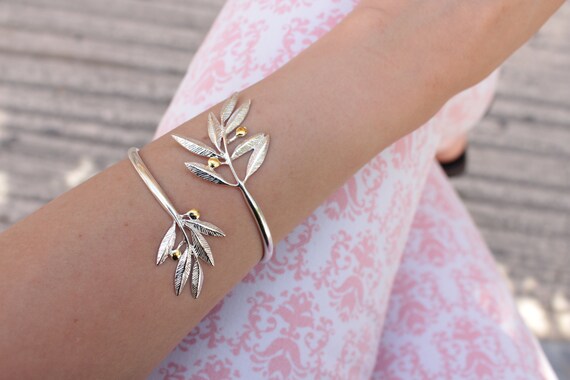 Olive store leaf cuff