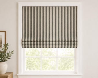 Estores romanos de lino grueso con textura a rayas, estor romano neutro de diseño para hogares modernos y orgánicos.