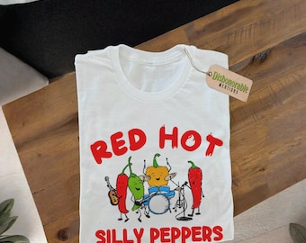 Red Hot Silly Peppers (unissex) — Camiseta Cursed, Camiseta Engraçada, Camiseta Silly, Camiseta Unhinged, weirdcore, camiseta gráfica, camiseta de banda
