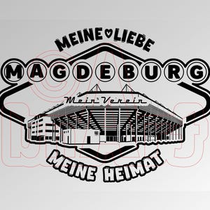 Puede incluir: Gráfico en blanco y negro de un estadio con el texto "MAGDEBURGO" y las frases alemanas "MEINE LIEBE" y "MEINE HEIMAT". Las palabras están en una fuente estilizada, con un símbolo de corazón. El estadio está detallado.
