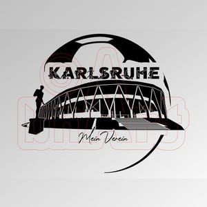 Puede incluir: Gráfico en blanco y negro de un estadio con la palabra "KARLSRUHE" encima. El texto "Mein Verein" está debajo del estadio. Una silueta de una persona está de pie en el lado izquierdo del estadio.