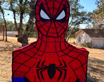 Op superhelden geïnspireerde feestpiñata – handgemaakte decoratie