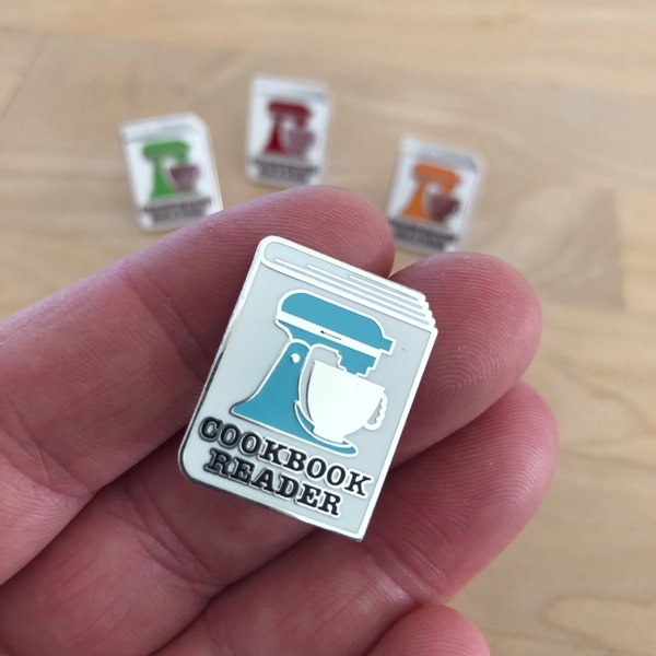 Kookboek Reader Emaille Pin