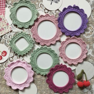 Pastelroze, groene en mauve haaklijsten voor foto's met aquareltekeningen, verwijderbare achtergrond