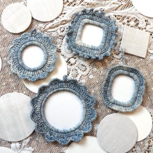 Cadres en fil Chiné bleu écru crochet pour photos peintures transferts avec fond cartonné amovible