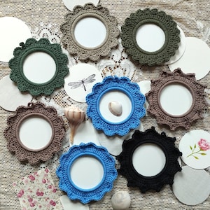 Cadres au crochet de couleurs brun bleu ou noir pour vos photos ou vos aquarelles, avec fond cartonné amovible