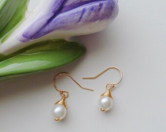 Dainty Pearl Drop Earrings, Teardrop Pearl Earrings, Real Pearl Earrings, Gold Wire Wrapped Earrings, Teardrop Earrings, Wedding Earrings