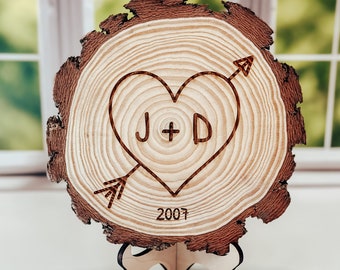 Gepersonaliseerde houten plak, huwelijkscadeau, verjaardagscadeau hout, rustiek huwelijksteken, eerste geschenken, cadeau voor hem, voor haar, cadeau voor paar