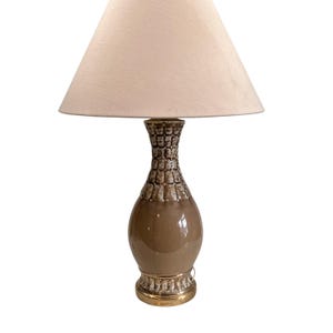 Vintage Mid-Century Ceramic Table Lamp with Textured Design - Retro Home Lighting