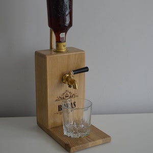 Whiskydispenser, alcoholdispenser, cadeau voor hem, gepersonaliseerd cadeau, man Cave, drankdispenser, bardecor, kerstcadeau, houtbewerking