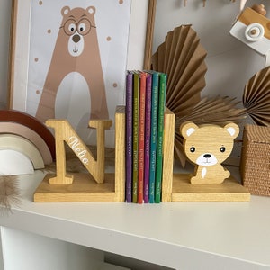Suporte de livros para quarto de crianças Decoração personalizada para berçário de bebê Decoração de fim de livro para quarto Primeira inicial, ursinho