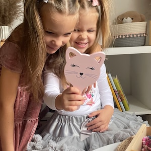 Lindo espejo de madera personalizado con gatito, regalos de cumpleaños para niña, espejo de maquillaje personalizado, regalo de dama de honor, decoración de guardería para bebé pequeño, juguete para niños