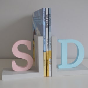 Sujetalibros para bebé personalizados con iniciales, sujetalibros para habitación de niños, decoración de guardería para niña y niño, soportes para libros para dormitorio, letras con nombre, regalos para recién nacidos