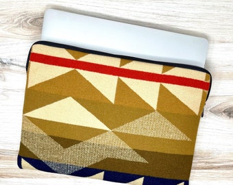 Medicine Bow Laptop Bag - Pendleton® Wool - Medium - fits 14" L  x 9.75" W laptop