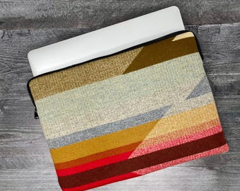 Wyeth Trail Laptop Bag - Pendleton® Wool - Medium - fits 14" L  x 9.75" W laptop