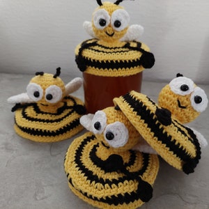 Crochet pattern for a bee for a honey jar - German only PDF