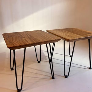 Beistelltisch Massivholz Quadratischer Akzenttisch mit Haarnadelbeinen Rustikale Moderne Möbel Kaffee Beistelltisch Einzigartige Housewarming Geschenk Eichen Möbel