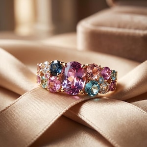 Anillo con racimo de piedras preciosas múltiples, anillo de piedras preciosas arcoíris, anillo cóctel de amatista y topacio sintéticos, plata de ley bañada en oro, hecho a medida. imagen 1