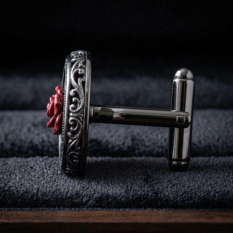 Rosenmanschettenknöpfe aus Sterlingsilber – oxidierte, gravierte Ovale mit Rosenrelief, gotische Hochzeitsmanschettenknöpfe, auf Bestellung gefertigt Bild 4