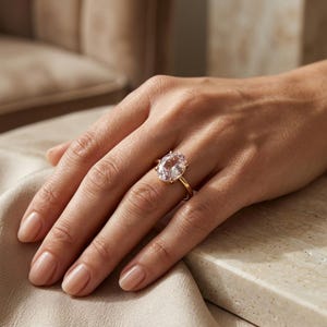 Lavendelfarbener Amethystring, ovaler Solitär in vergoldetem Sterlingsilber, lilafarbener Rose-de-France-Stein, Geburtsstein für Februar, auf Bestellung gefertigt Bild 3
