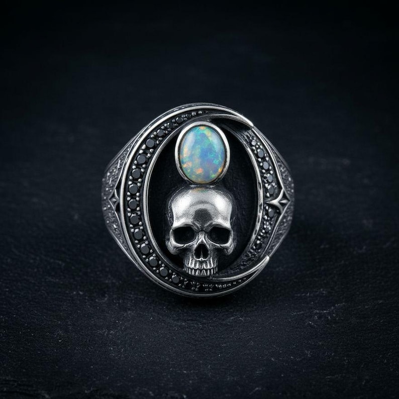 Sterling zilveren doodskopring, Memento Mori opalen zegelring, gotische herenring, geoxideerde halvemaan statementring, op bestelling gemaakt afbeelding 3