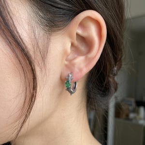 Sterling Silver Thorn Hoop Earrings, Gothic Oxidized Huggie Hoops, Lab-Created Emerald, Briar Branch Earrings, Made to Order immagine 3
