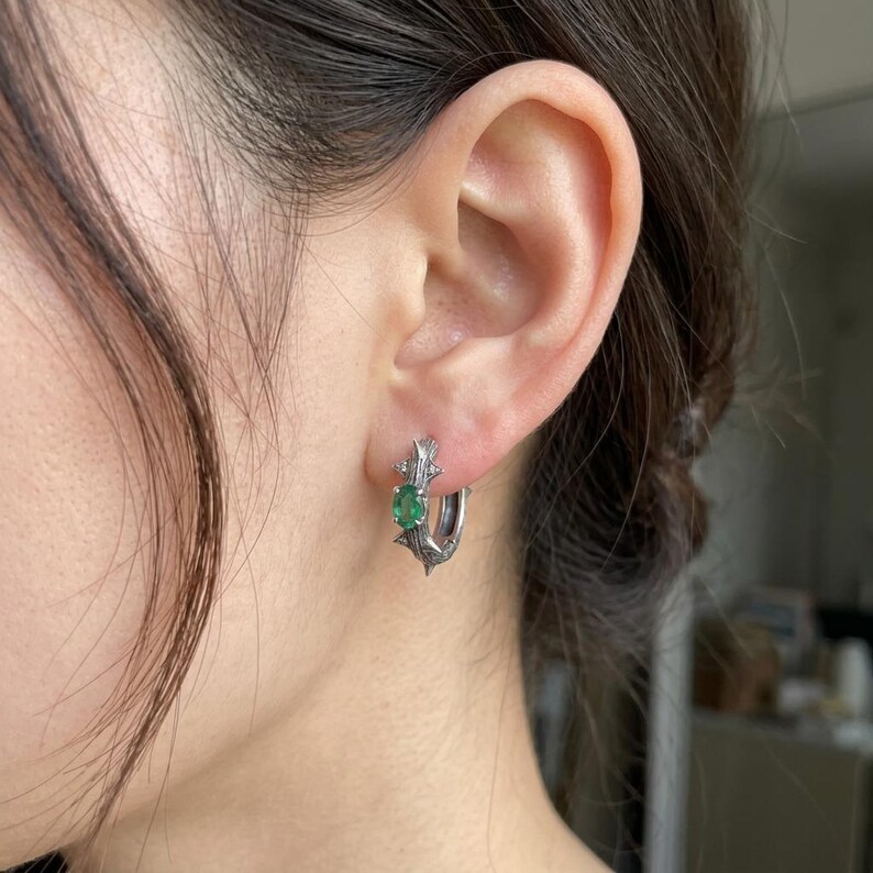 Sterling Silver Thorn Hoop Earrings, Gothic Oxidized Huggie Hoops, Lab-Created Emerald, Briar Branch Earrings, Made to Order immagine 3