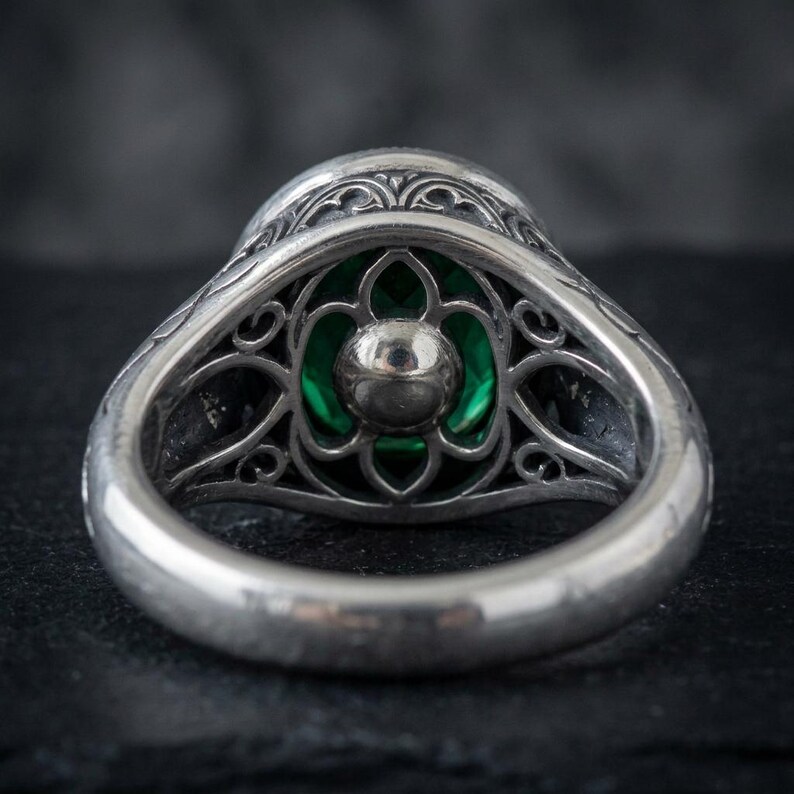 Bague gothique en argent sterling avec émeraude, chevalière en pierre verte, anneau victorien oxydé à motif d'épines, bague gothique pour homme, fabriquée sur commande image 3