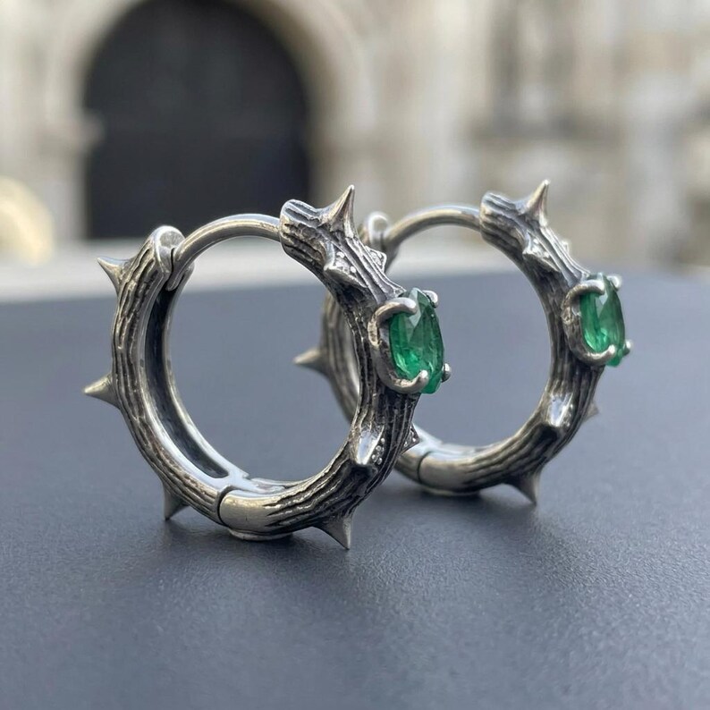 Sterling Silver Thorn Hoop Earrings, Gothic Oxidized Huggie Hoops, Lab-Created Emerald, Briar Branch Earrings, Made to Order immagine 2