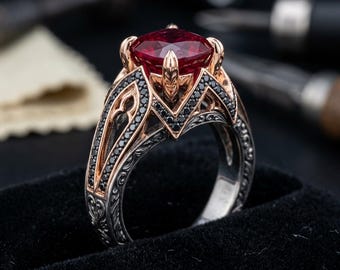 Anel de Noivado Gótico, Prata de Lei com Banho de Ouro Rosa, Rubi Sintético em Formato Catedral, Cravação Pavé Preta, Feito Sob Encomenda