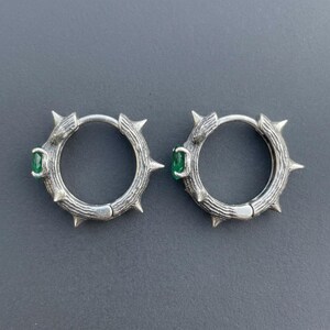Sterling Silver Thorn Hoop Earrings, Gothic Oxidized Huggie Hoops, Lab-Created Emerald, Briar Branch Earrings, Made to Order immagine 4