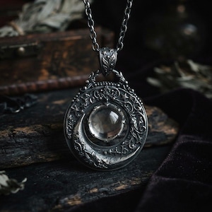 Wisiorek Scrying Orb Moon ze srebra wysokiej próby – oksydowana oprawa z bluszczu i gwiazd z półksiężycem, łańcuszek w zestawie, wykonany na zamówienie zdjęcie 3